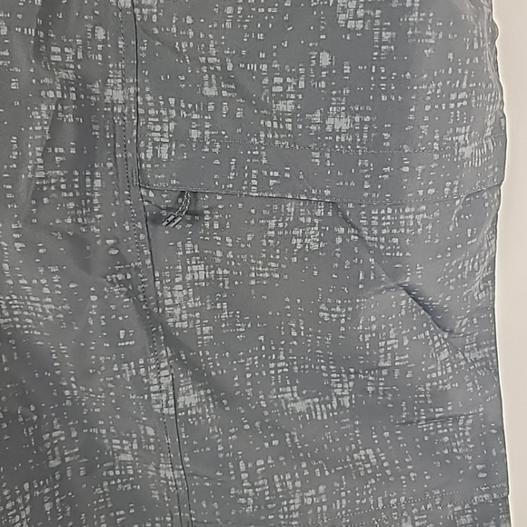 NWT UNIQLO Mens Geared Shorts 8" Lightweight Water-Repellent Grey Outdoor Sz 3XL - Picture 3 of 6